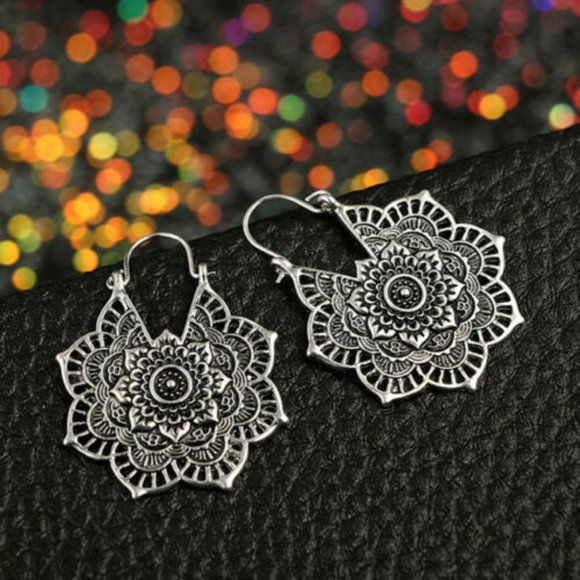 NWOT Boho Silver Mandala Earrings - Picture 2 of 7